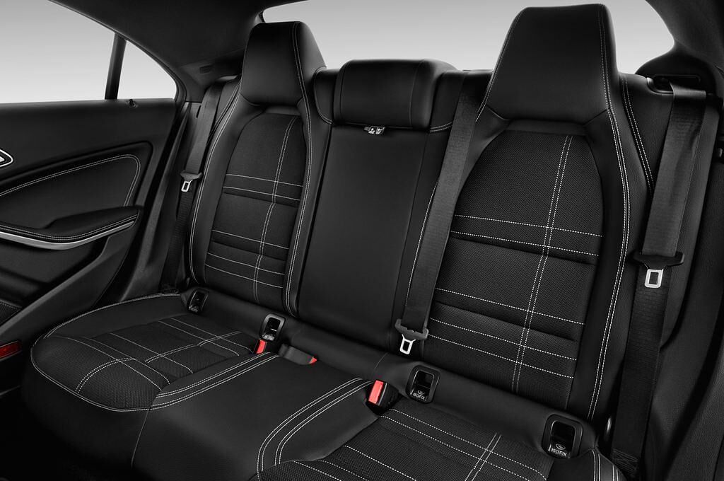 Mercedes CLA (Baujahr 2013) Urban 4 Türen Rücksitze