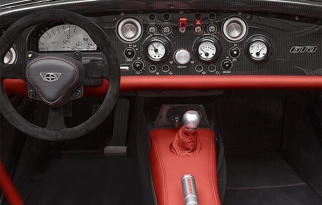 Das Cockpit des Donkervoort D8 GTO-RS wurde für den sportlichen Einsatz optimiert