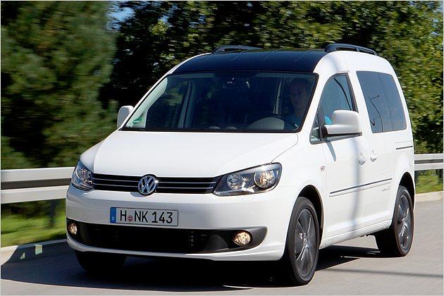 Das schwarz lackierte Dach und die ebenfalls hochglanz lackierte Dachreling weisen am deutlichsten auf das Sondermodell hin