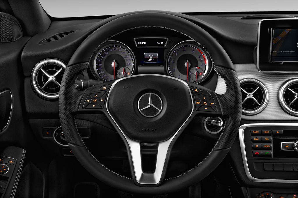 Mercedes CLA (Baujahr 2013) Urban 4 Türen Lenkrad