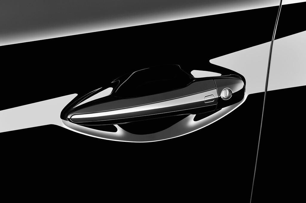 Infiniti Q50 (Baujahr 2015) Sport Hybrid 4 Türen Türgriff