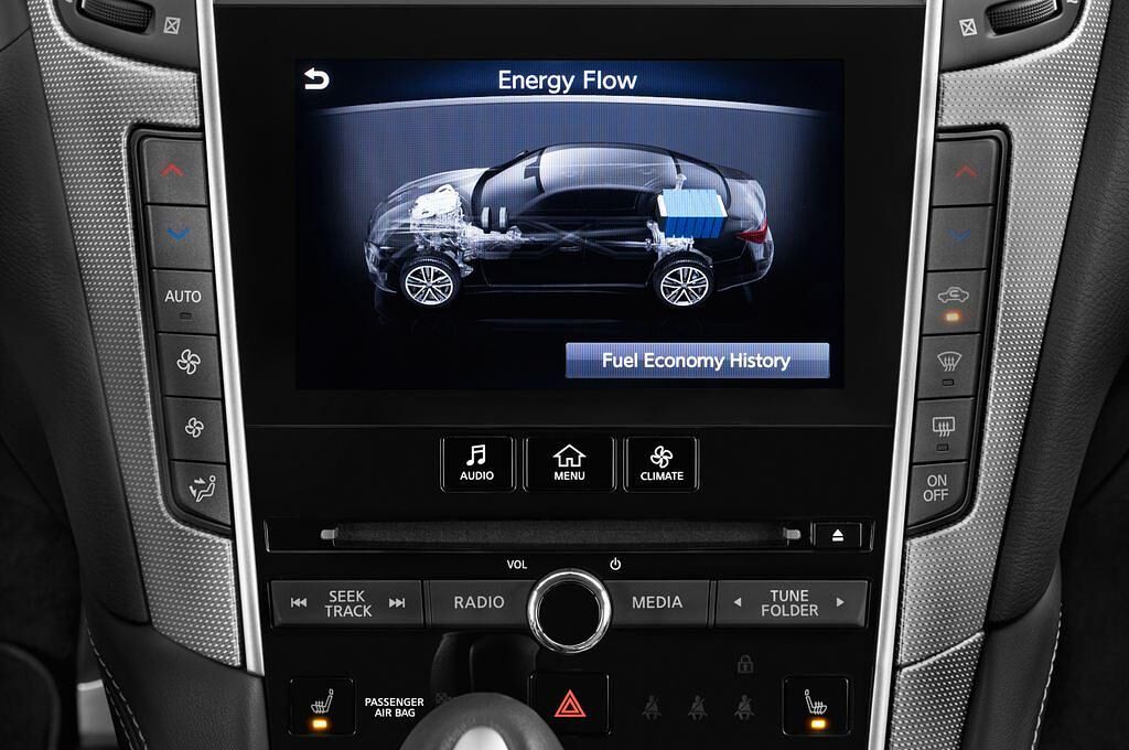 Infiniti Q50 (Baujahr 2015) Sport Hybrid 4 Türen Temperatur und Klimaanlage