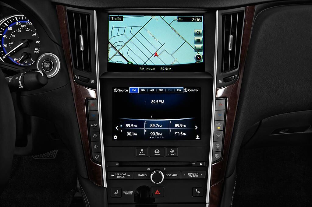 Infiniti Q50 Hybrid (Baujahr 2014) Hybrid 4 Türen Radio und Infotainmentsystem