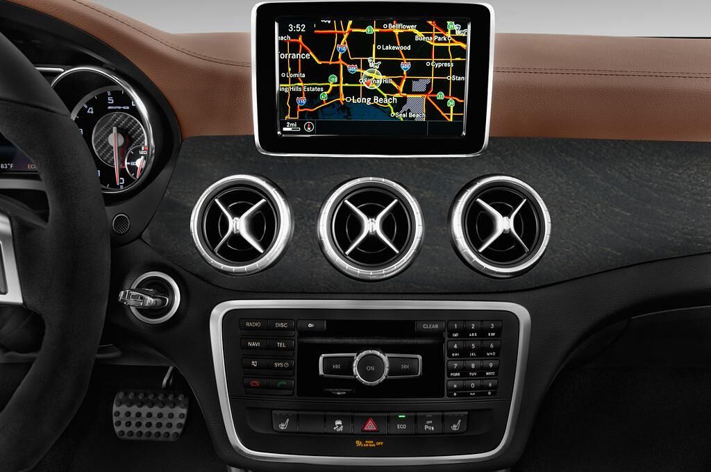 Mercedes CLA (Baujahr 2015) Amg 4 Türen Radio und Infotainmentsystem