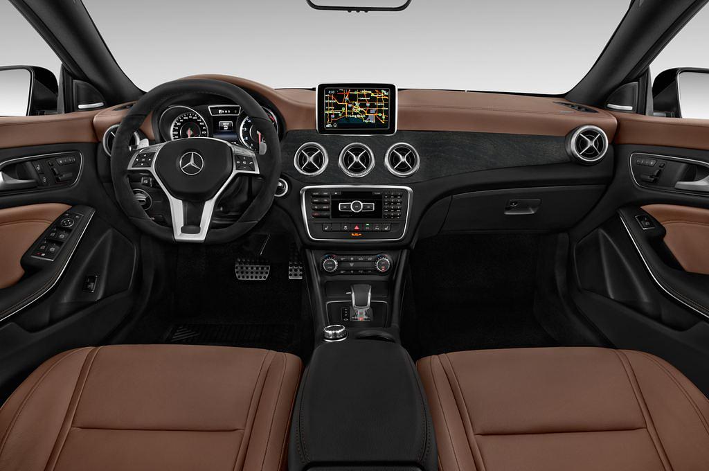 Mercedes CLA (Baujahr 2015) Amg 4 Türen Cockpit und Innenraum