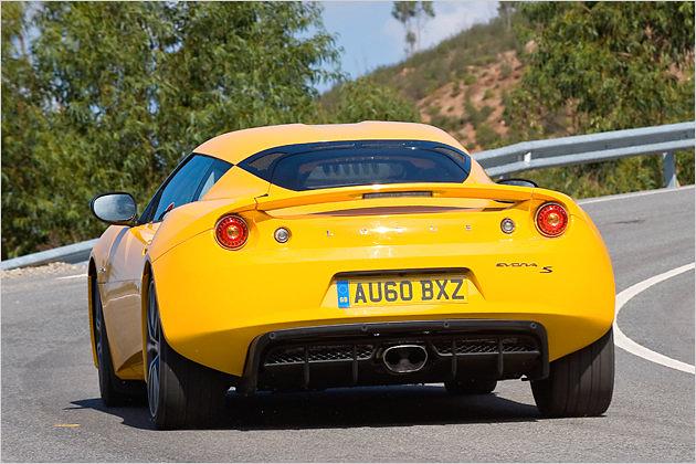 Auffällig: Der üppig dimensionierte Diffusor