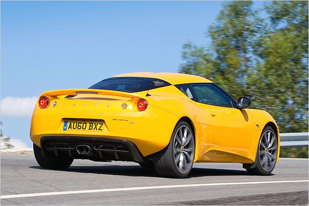 In 4,8 Sekunden kommt der Evora S auf Tempo 100