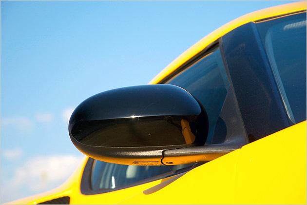 Beinahe knuddelig: Die Außenspiegel des Evora S