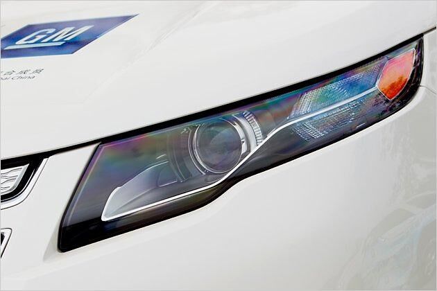 Weit in die Karosserie gezogene Scheinwerfer