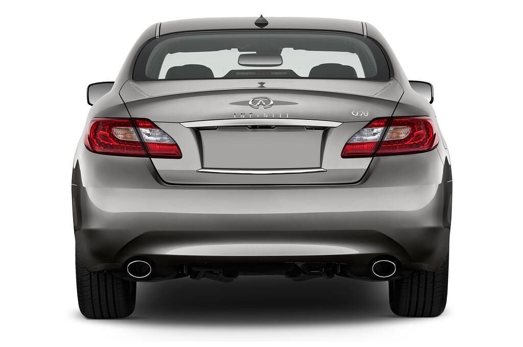 Infiniti Q70 (Baujahr 2014) 3.7 V6 7AT 4 Türen Heckansicht