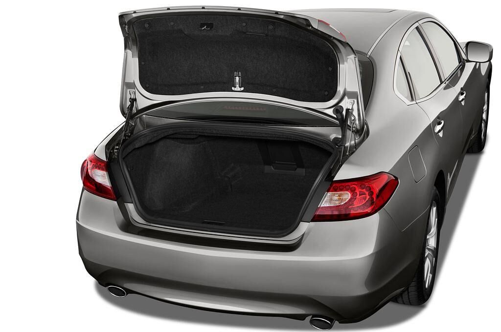 Infiniti Q70 (Baujahr 2014) 3.7 V6 7AT 4 Türen Kofferraum