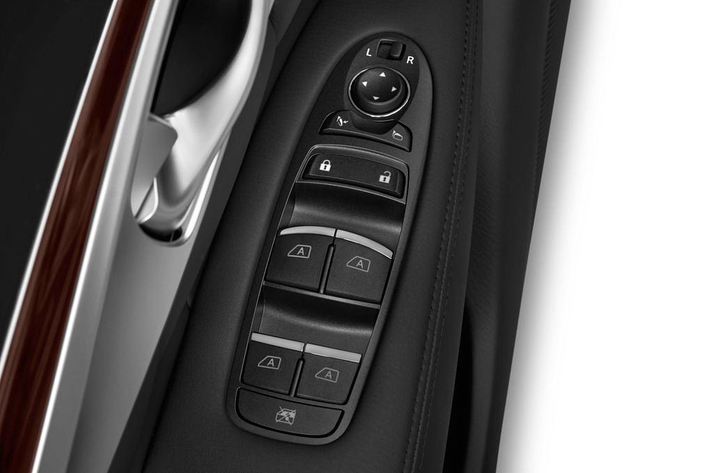 Infiniti Q70 (Baujahr 2015) Sport Tech 4 Türen Bedienungselemente Tür