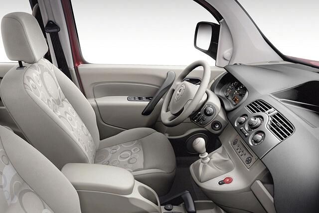 Über Platzmangel braucht man sich im Renault Kangoo nicht zu beschweren