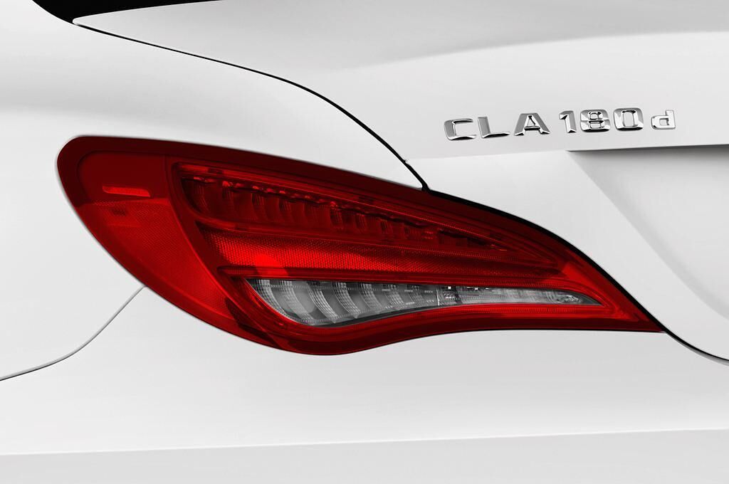 Mercedes CLA (Baujahr 2017) - 4 Türen Rücklicht