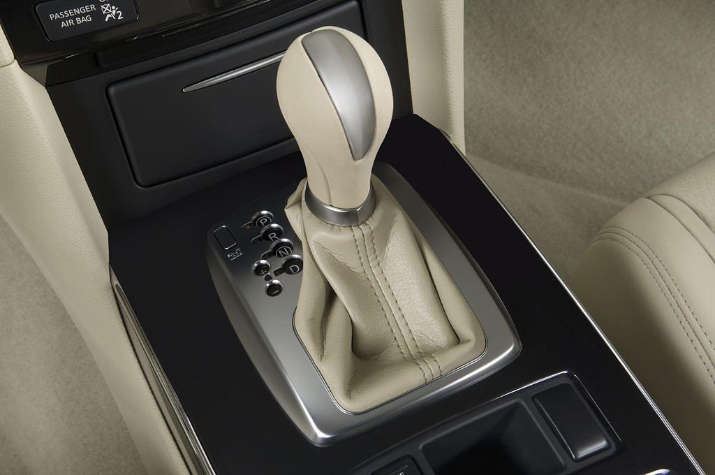Infiniti FX (Baujahr 2010) GT Premium 5 Türen Schalthebel