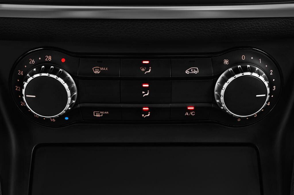 Mercedes CLA (Baujahr 2017) - 4 Türen Temperatur und Klimaanlage