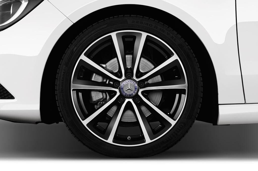 Mercedes CLA (Baujahr 2017) - 4 Türen Reifen und Felge