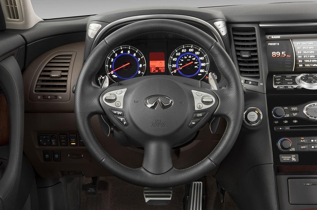 Infiniti FX (Baujahr 2010) S Premium 5 Türen Lenkrad