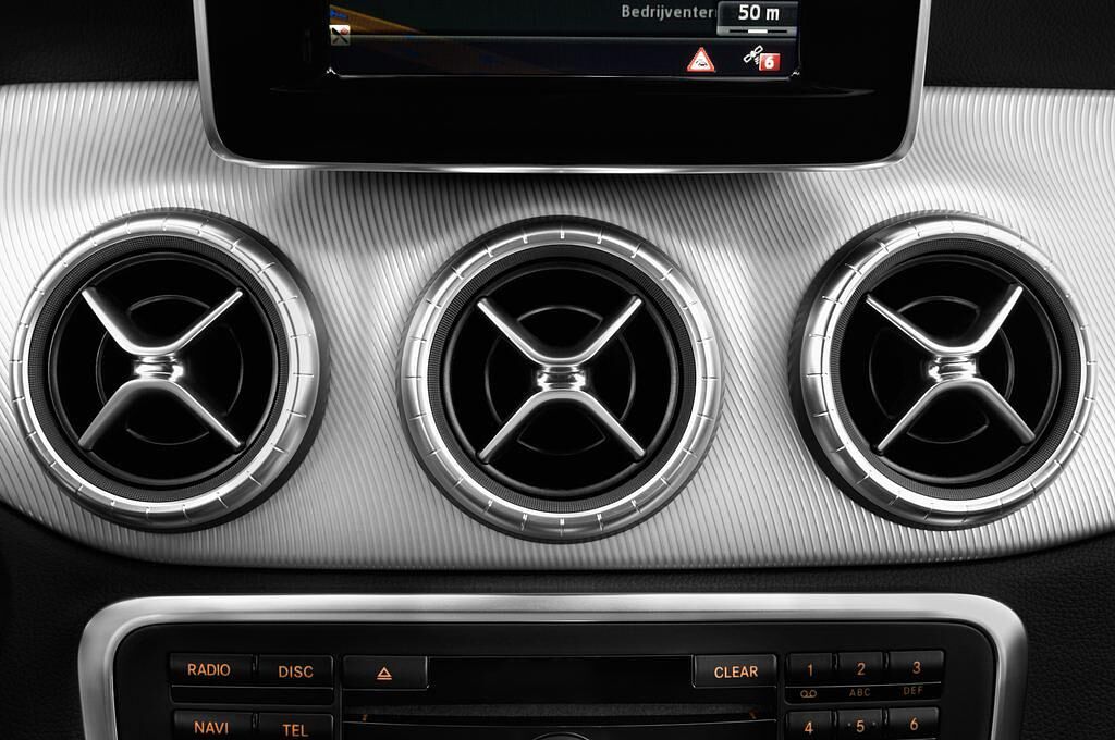 Mercedes CLA (Baujahr 2013) Urban 4 Türen Lüftung