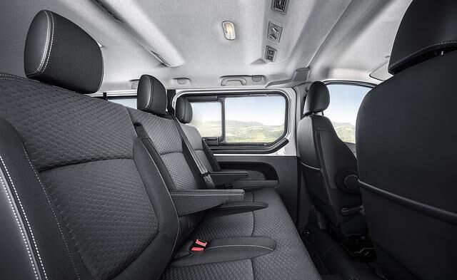 Einzelsitze im Fond gibt es bei Opel nicht, man muss also, wenn man mehr Stauraum braucht, immer eine komplette Dreier-Sitzbank ausbauen