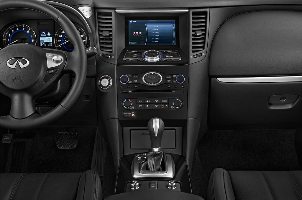 Infiniti FX (Baujahr 2011) GT Premium 5 Türen Mittelkonsole