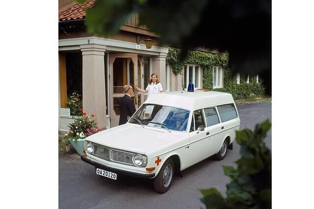 Der Volvo 145 wurde auch gerne als Basis für Krankenwagen-Umbauten genutzt