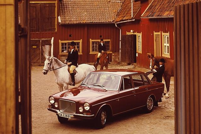 Die Version mit Sechszylinder, der 164, zeichnete sich unter anderem durch einen größeren Radstand und mehr Luxus im Innenraum aus