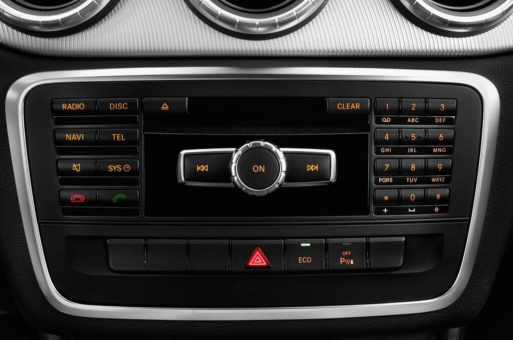 Mercedes CLA (Baujahr 2013) Urban 4 Türen Radio und Infotainmentsystem