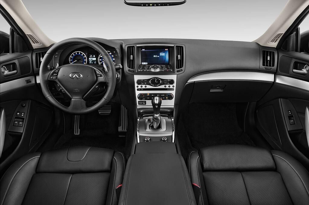 Infiniti G (Baujahr 2010) - 2 Türen Cockpit und Innenraum