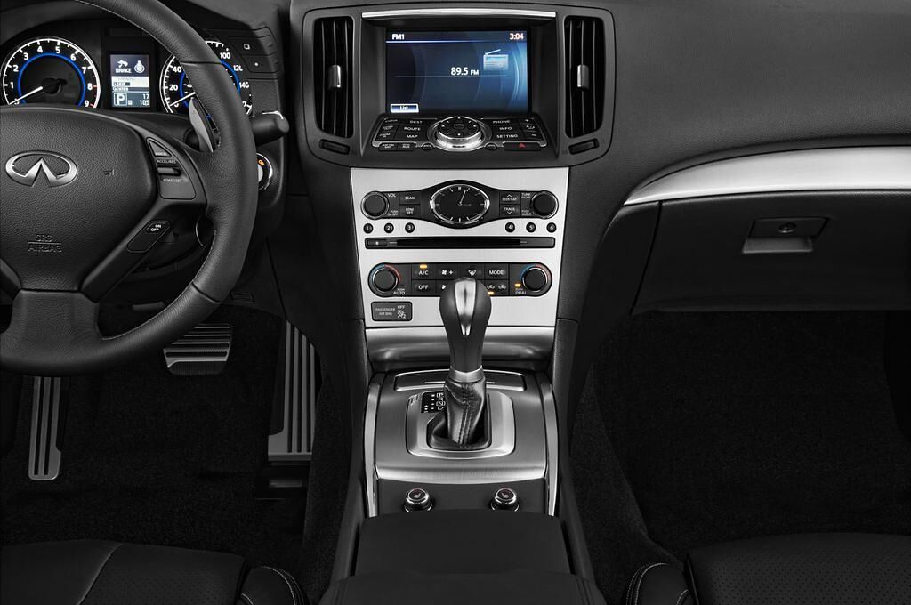 Infiniti G (Baujahr 2010) - 2 Türen Mittelkonsole