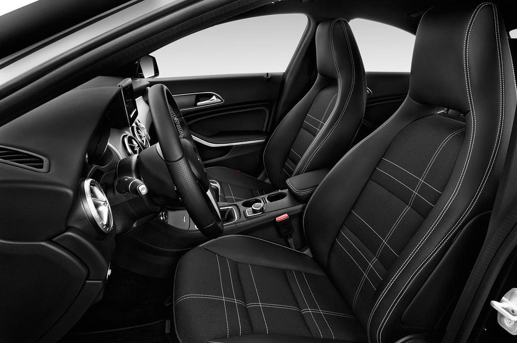 Mercedes CLA (Baujahr 2013) Urban 4 Türen Vordersitze