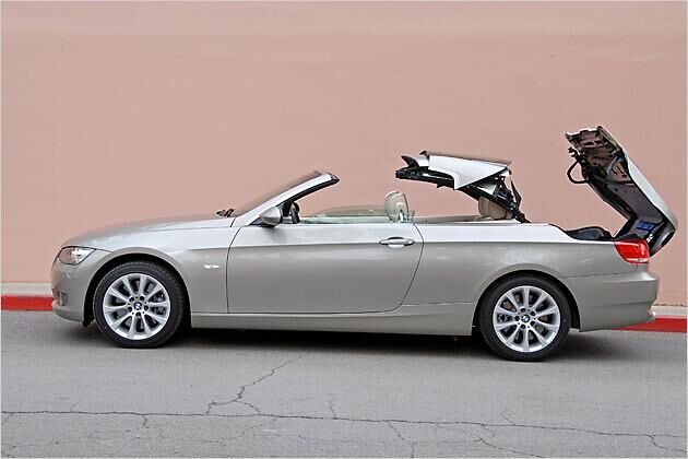 ... und werden von einem Mechanismus in den Kofferraum gelegt