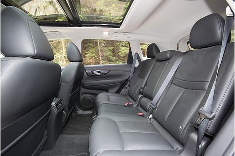 Hinten finden Erwachsene Platz