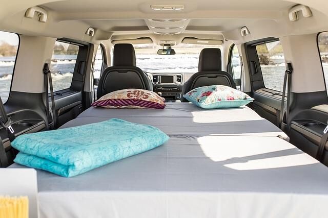 2.800 Euro kostet die Camping-Box von Ququq, die den Proace Verso zum Schlafsaal verwandeln kann