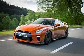 Test: Nissan GT-R   - Gestatten: Godzilla  