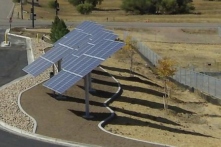 Sonnenkollektoren sorgen für saubere Energie.