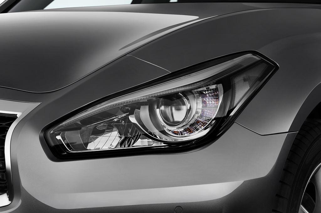 Infiniti Q70 (Baujahr 2016) Premium 4 Türen Scheinwerfer
