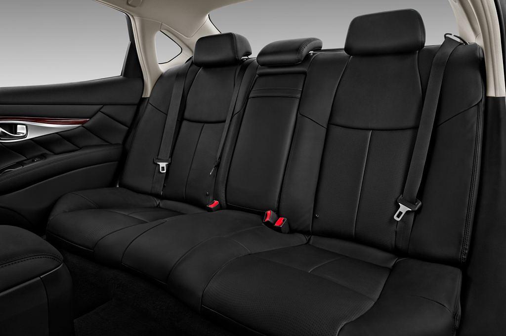 Infiniti Q70 (Baujahr 2016) Premium 4 Türen Rücksitze