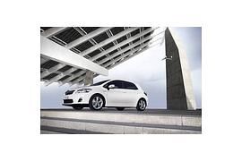 „Gelber Engel“ 2011: Erstes „Auto der Zukunft“ ist Toyotas Auris Hybrid