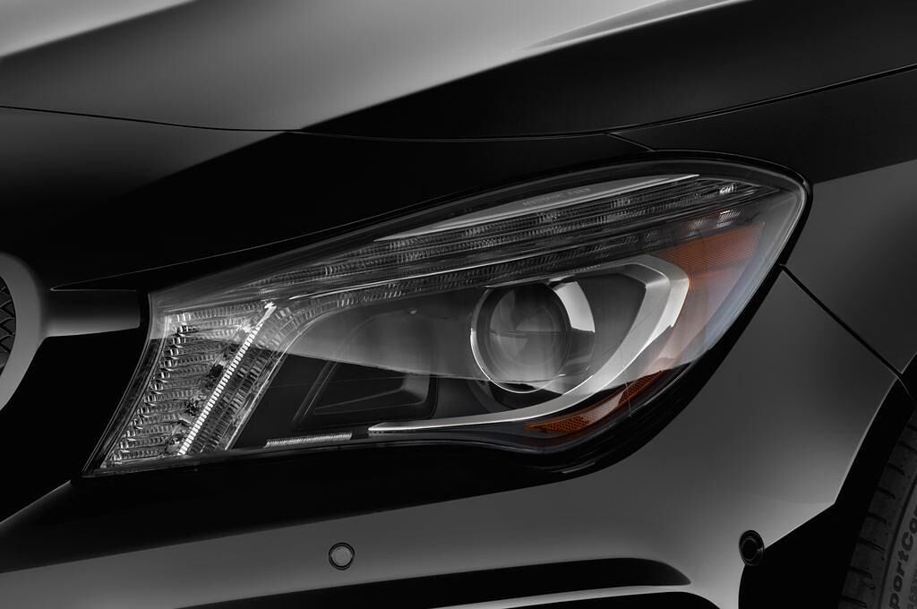 Mercedes CLA (Baujahr 2015) Amg 4 Türen Scheinwerfer