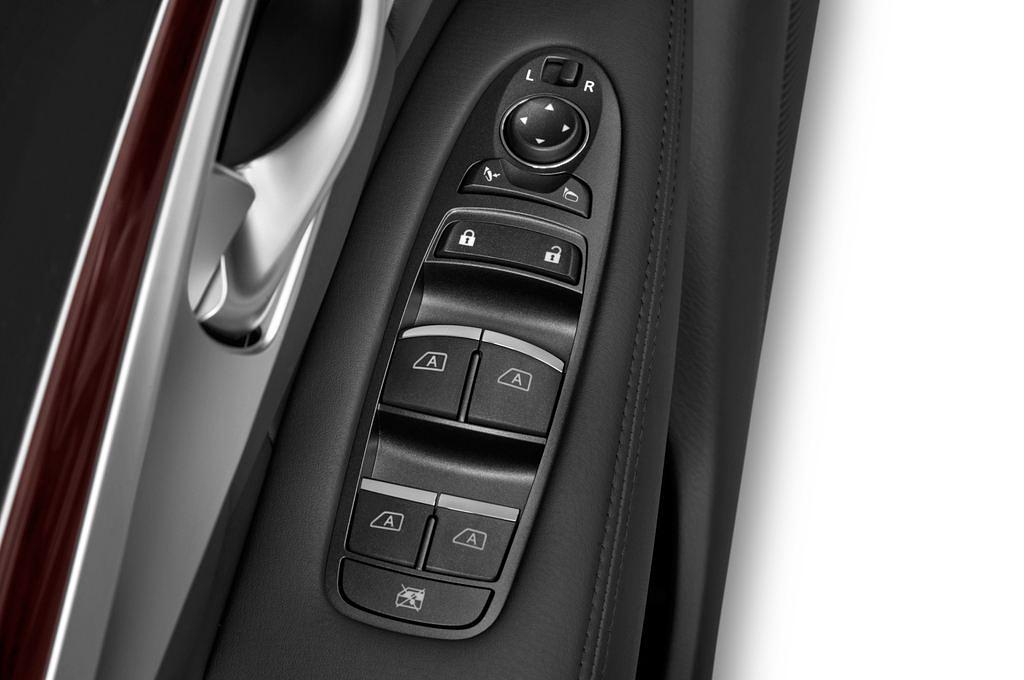 Infiniti Q70 (Baujahr 2015) 3.7 V6 7At 4 Türen Bedienungselemente Tür