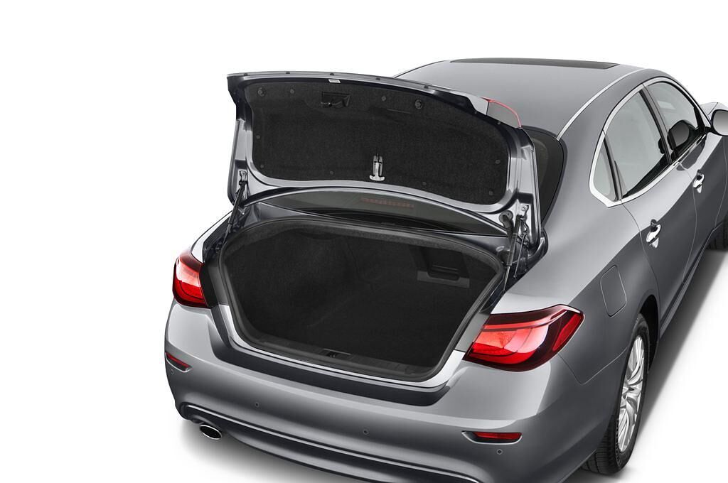 Infiniti Q70 (Baujahr 2015) 3.7 V6 7At 4 Türen Kofferraum