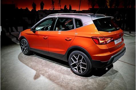 Zumindest von Außen wirkt der Seat Arona SUVig