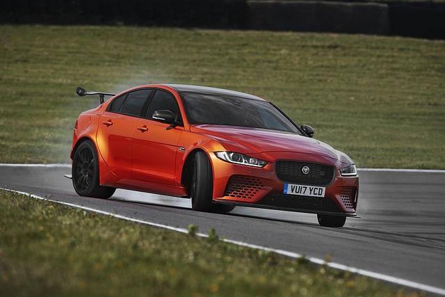 Jaguar XE SV Project 8      - Angriff auf den M4 GTS 