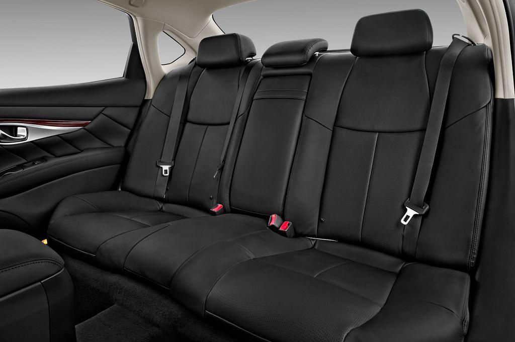 Infiniti Q70 (Baujahr 2017) Premium 4 Türen Rücksitze