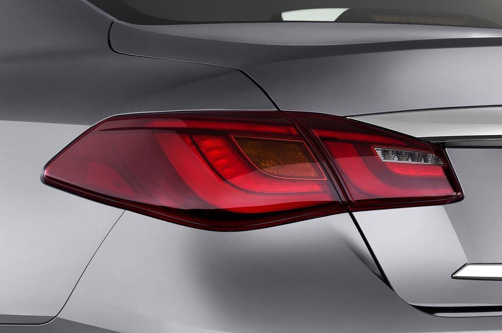 Infiniti Q70 (Baujahr 2017) Premium 4 Türen Rücklicht