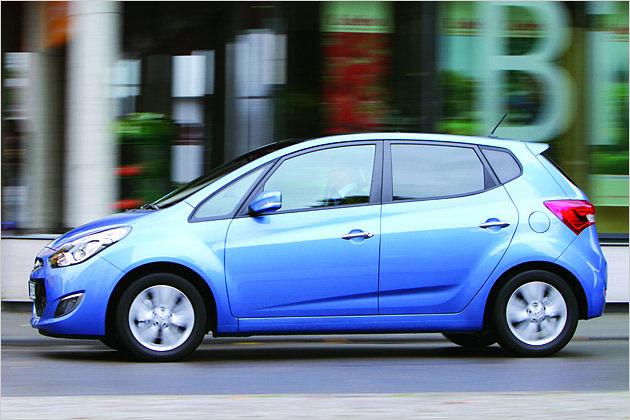 Kenner werden es merken: Die Seitenansicht stimmt mit der des Kia Venga überein