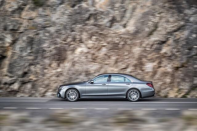 Um auch in den kommenden Jahren an der Segmentspitze mitfahren zu können, haben die Stuttgarter nicht nur die Optik sichtbar überarbeitet, sondern über 6.500 Teile angefasst