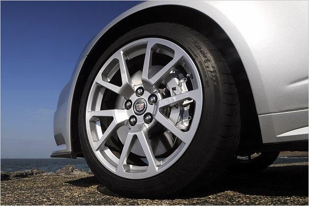 19-Zoll-Felgen sind beim CTS-V Coupé im Preis inbegriffen