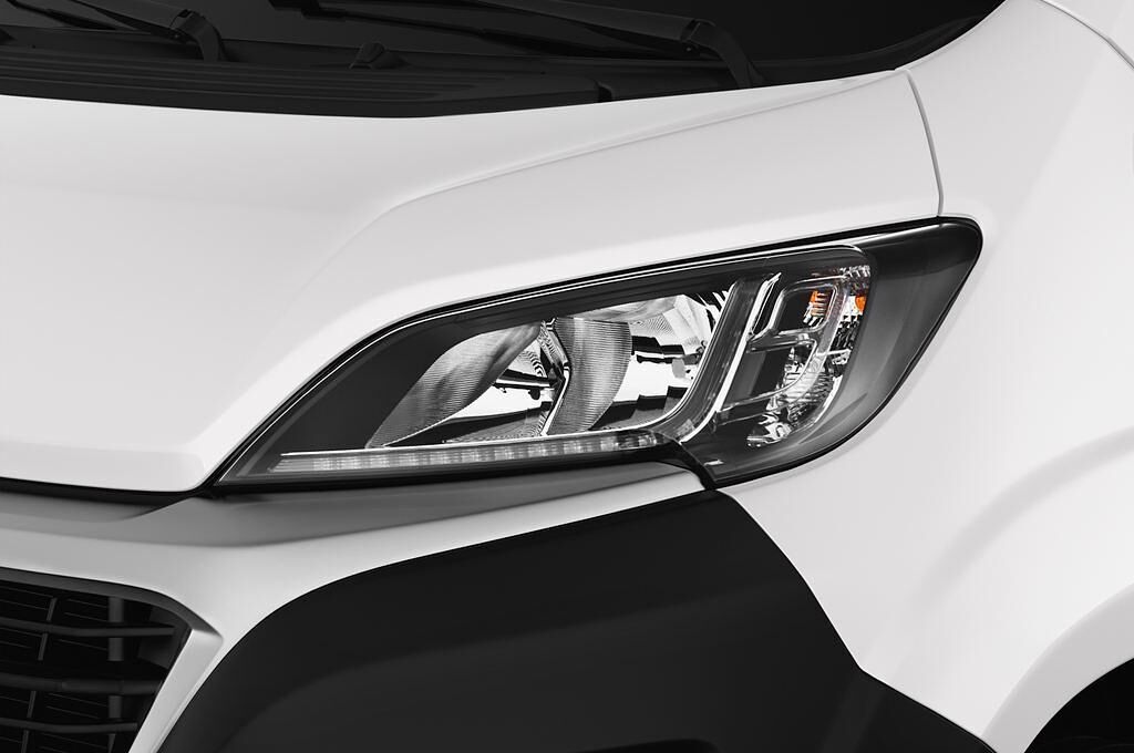 FIAT Ducato Warentransport (Baujahr 2016) 33 130 Multijet L2H2 4 Türen Scheinwerfer